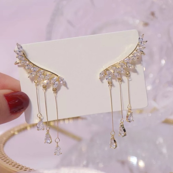 Gold plated wings tassel earrings - Picture 4 of 4